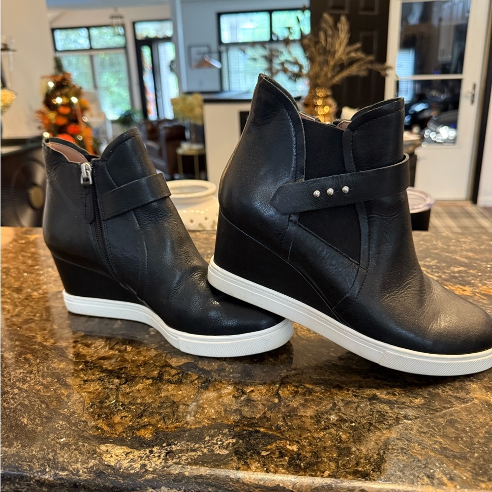 Paolo Black and White Wedge Sneakers